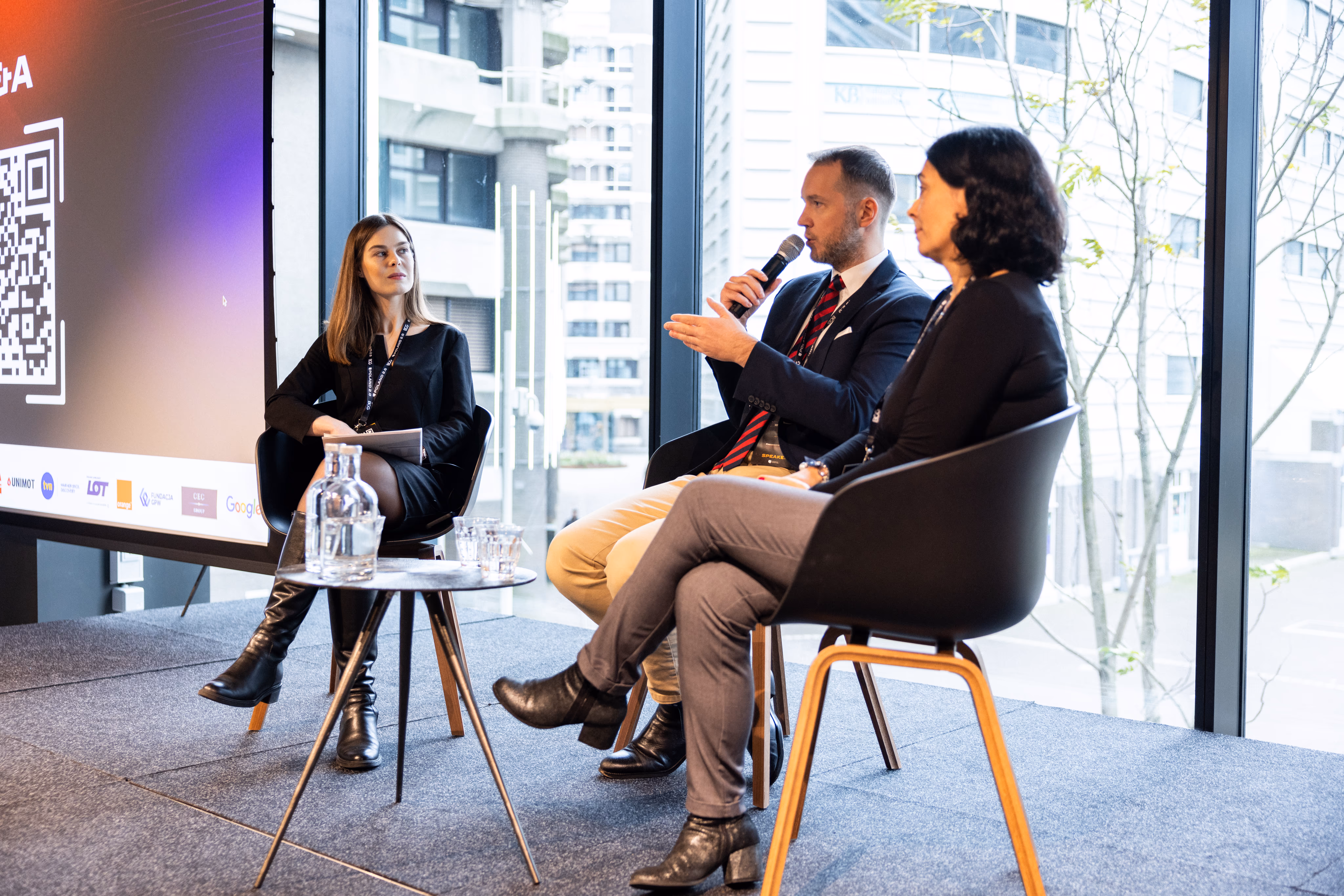 PUBLIC 04 day 2-200.jpg